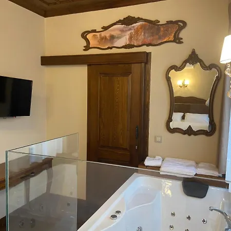 Dionysos 1789 Boutique Foca