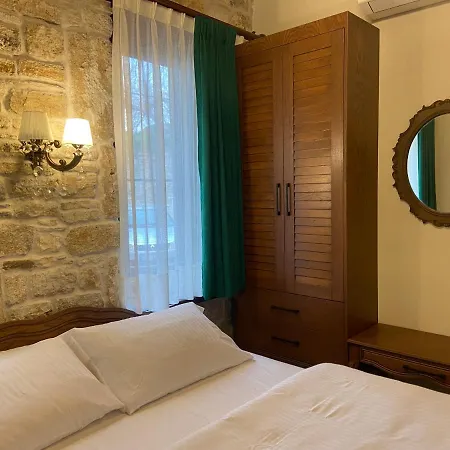 Dionysos 1789 Boutique * Foca